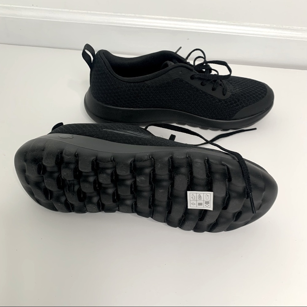 NWT Sckechers Men’s Performance Go Walk sneakers, size 8, Black color - Picture 5 of 5